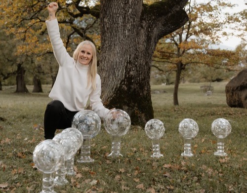 Julie Zogg mit Kugeln